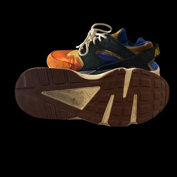 Nike womens Air Huarache 'ACG gold/orange/black 10 - Picture 2 of 7